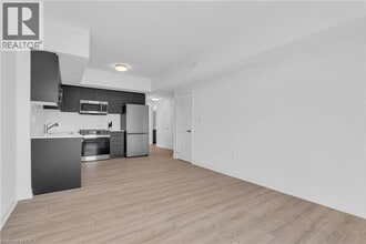 940 St David St N in Fergus, ON - Building Photo - Building Photo