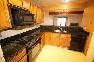 5644 E 40th Ave in Anchorage, AK - Building Photo - Building Photo