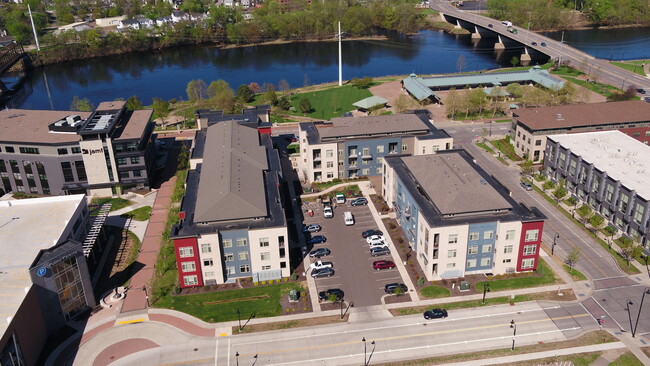 Riverfront Terrace in Eau Claire, WI - Foto de edificio - Building Photo