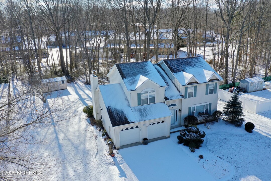 9 Black Oak Ln in Old Bridge, NJ - Building Photo