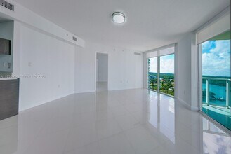 250 Sunny Isles Blvd in Sunny Isles Beach, FL - Building Photo - Building Photo