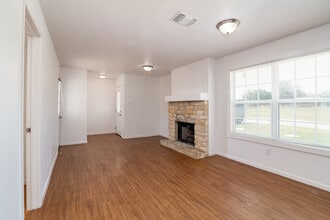 200 Butler Ranch Rd, Unit Apt 2C in Dripping Springs, TX - Building Photo - Building Photo