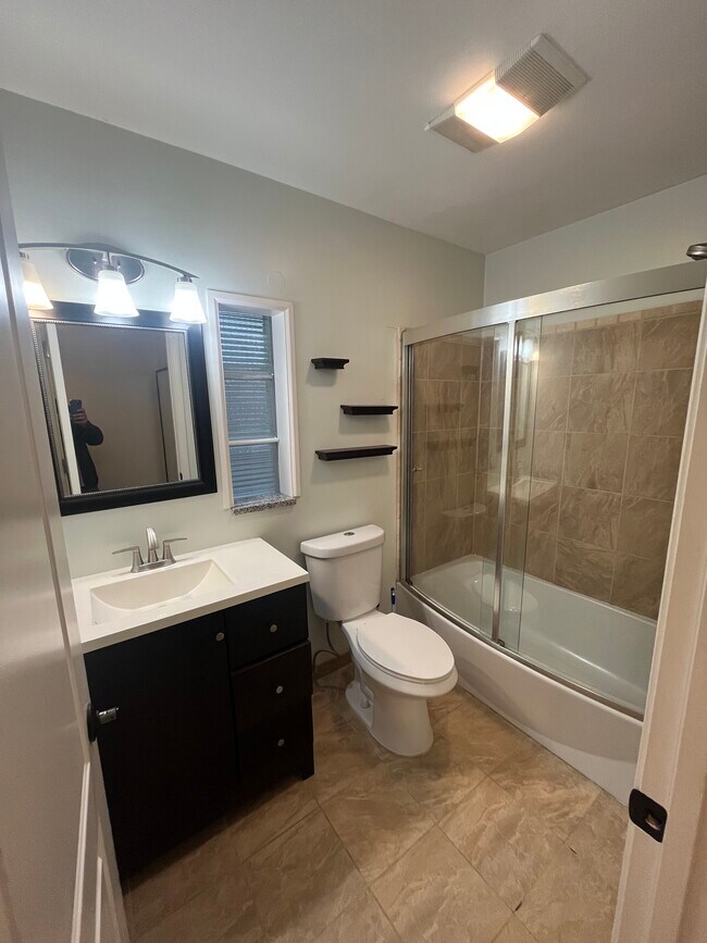 2859 E Maple Rd, Unit 20 in Birmingham, MI - Building Photo - Building Photo