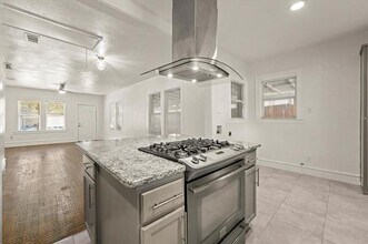 929 S Rosemont Ave in Dallas, TX - Building Photo - Building Photo