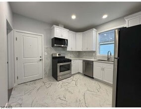 139 Claremont Ave in Montclair, NJ - Building Photo - Building Photo