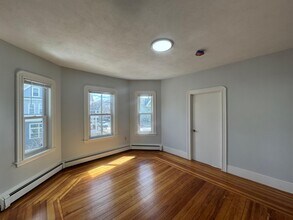 325 Highland Ave, Unit 2 in Somerville, MA - Building Photo - Building Photo
