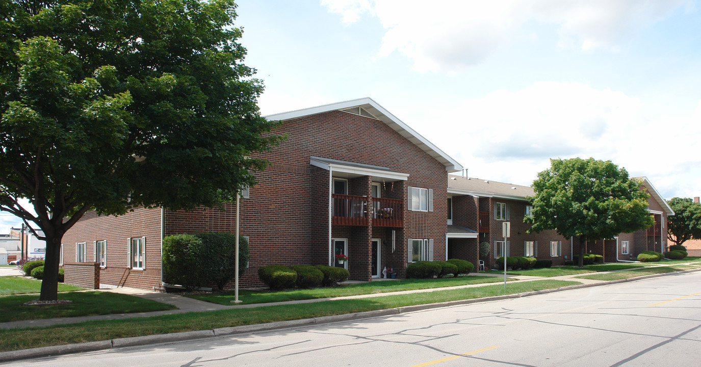 Mission Heights Apartments in De Pere, WI - Building Photo