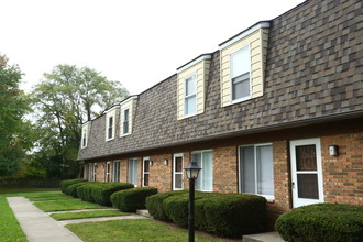 Kingsbrooke Townhomes in Jackson, MI - Foto de edificio - Building Photo