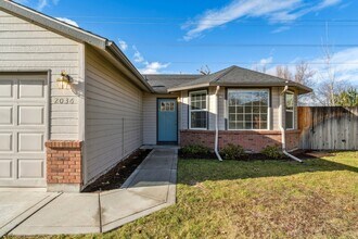2036 E Oakridge Ct in Boise, ID - Building Photo - Building Photo