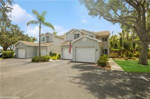 2560 Citrus Lake Dr-Unit -V-201 in Naples, FL - Building Photo