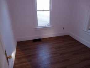 2050 Berdan Ave in Toledo, OH - Foto de edificio - Building Photo