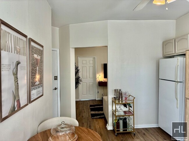 Gorgeous 1.5 bedroom in Maspeth, Unit 2 in Queens, NY - Foto de edificio - Building Photo