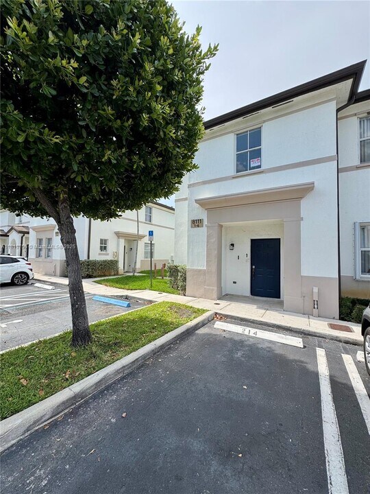 8111 W 36th Ave in Hialeah, FL - Building Photo