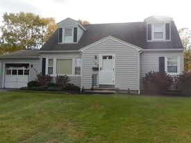 129 Roselawn Crescent in Fairport, NY - Building Photo