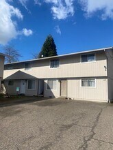 177 Center St in Lebanon, OR - Building Photo - Building Photo