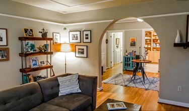 2107 5th Ave N, Unit D in Seattle, WA - Building Photo - Building Photo