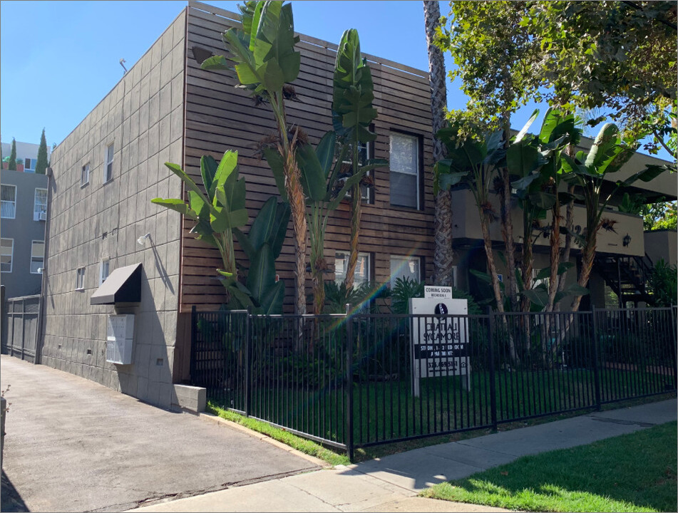 Chateau Sycamore Apartments in Los Angeles, CA - Building Photo