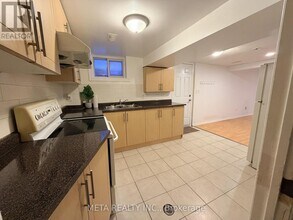 313 Rossland Rd W in Whitby, ON - Building Photo - Building Photo