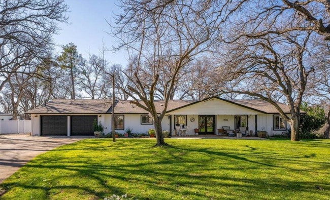 3970 Vía Ventura in Red Bluff, CA - Building Photo - Building Photo