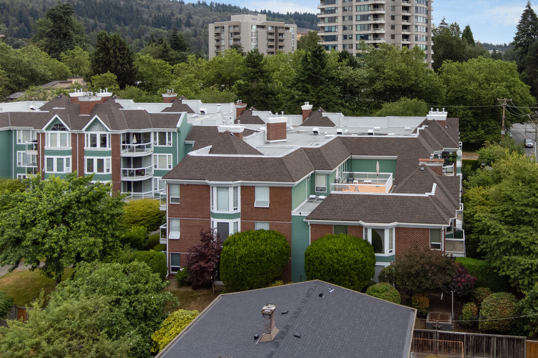 Augusta Springs in Burnaby, BC - Building Photo