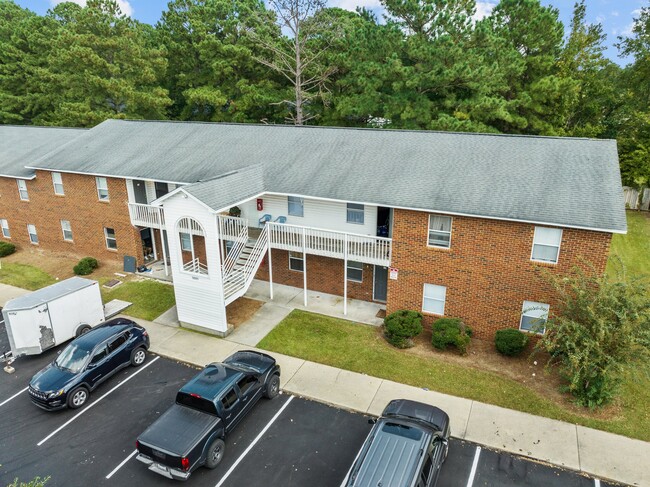 Caldwell Court in Greenville, NC - Foto de edificio - Building Photo