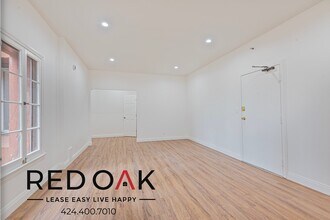 5757 Franklin Ave in Los Angeles, CA - Foto de edificio - Building Photo