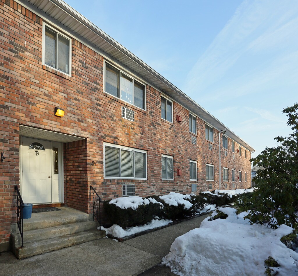 Heckscher Park Gardens Apartments Huntington, NY Apartments For Rent