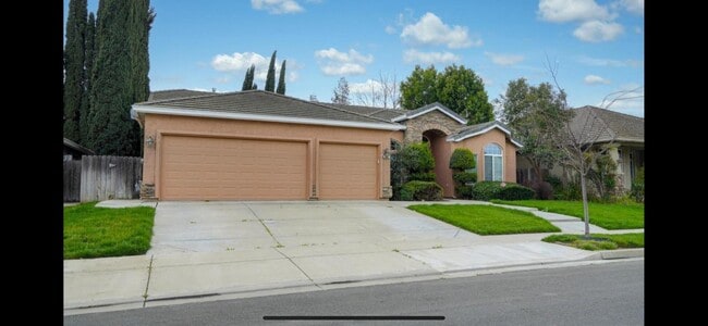 property at 846 Miraggio Dr