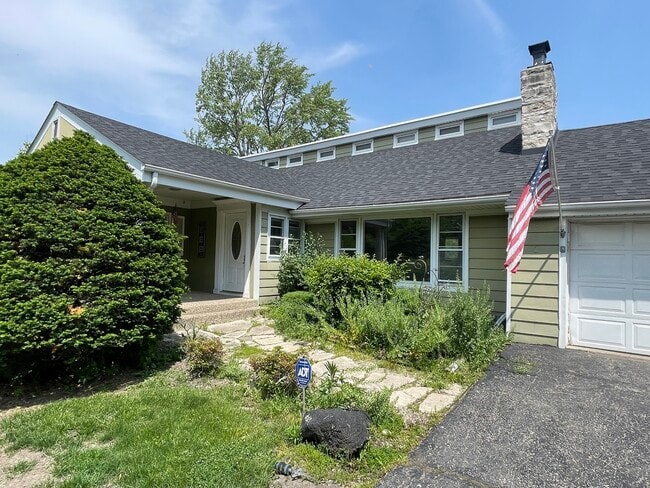 836 W Everett Rd in Lake Forest, IL - Building Photo - Building Photo