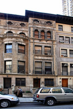 215 W 70th St in New York, NY - Building Photo - Building Photo