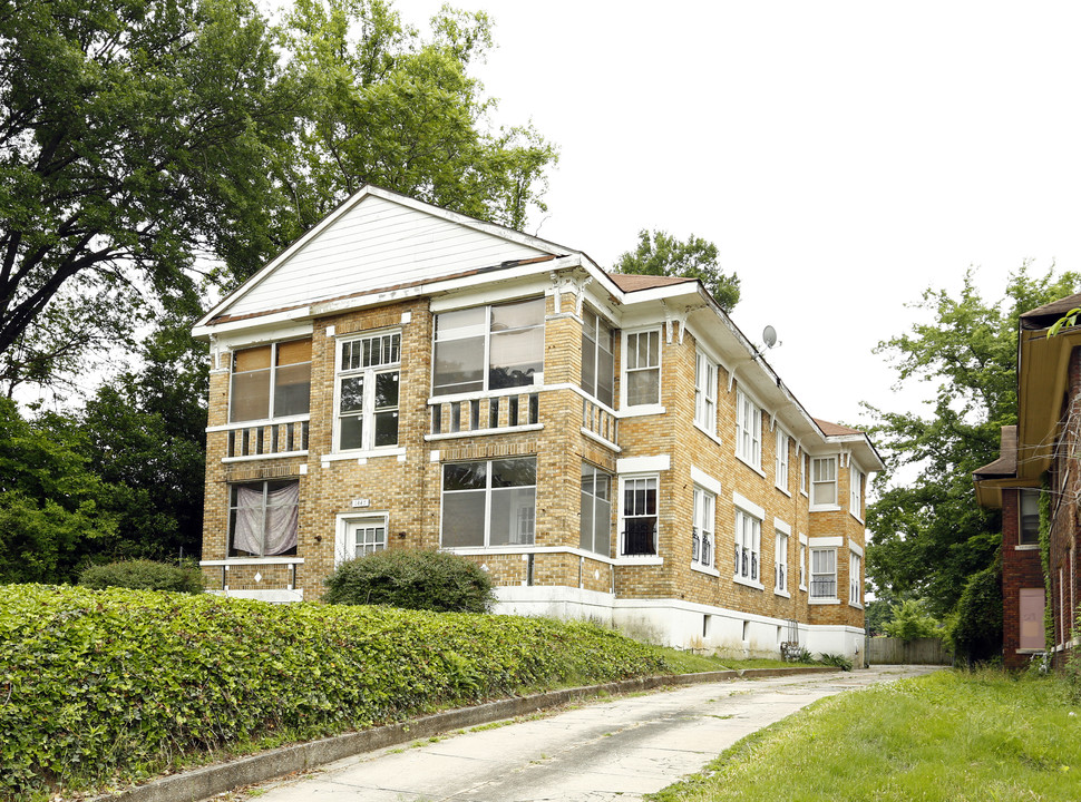 1447 Poplar Ave in Memphis, TN - Foto de edificio