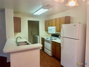 128 Cedargrove in San Marcos, TX - Building Photo - Building Photo