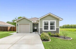 33368 Hyacinth St in Walker, LA - Building Photo