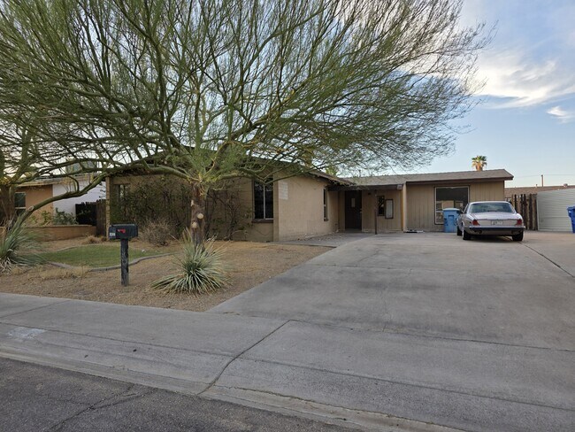 property at 2208 W Danbury Dr