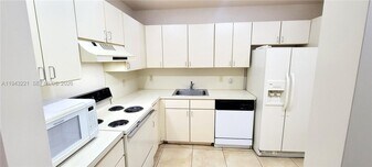 9004 SW 137th St in Miami, FL - Building Photo