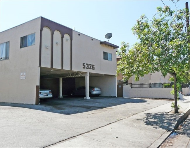 5326 Cahuenga Blvd in North Hollywood, CA - Foto de edificio - Building Photo