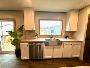 15919 Flores Curv in San Antonio, TX - Foto de edificio - Building Photo