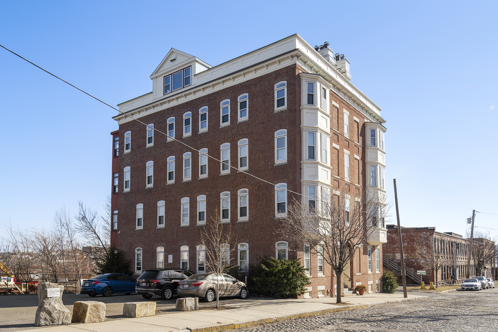 37 Winnisimmet St in Chelsea, MA - Foto de edificio