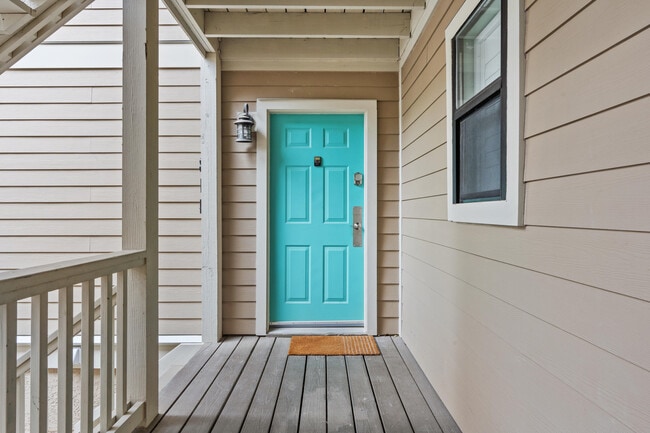 property at 814 Harbour Point Dr