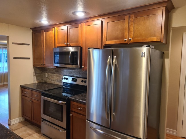 6110 Everett St in Arvada, CO - Foto de edificio - Building Photo