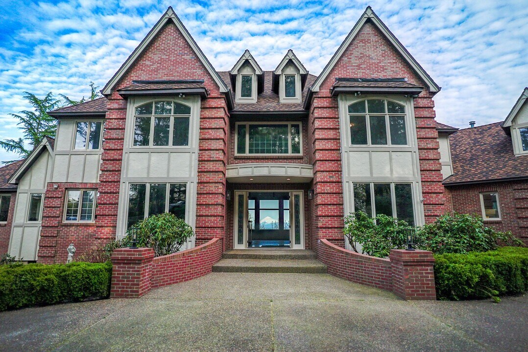 24790 SW Big Fir Rd in West Linn, OR - Building Photo