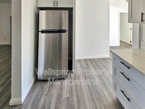 327 W Haloid Ave in Ridgecrest, CA - Foto de edificio - Building Photo