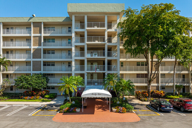 Palm-Aire in Pompano Beach, FL - Building Photo - Building Photo