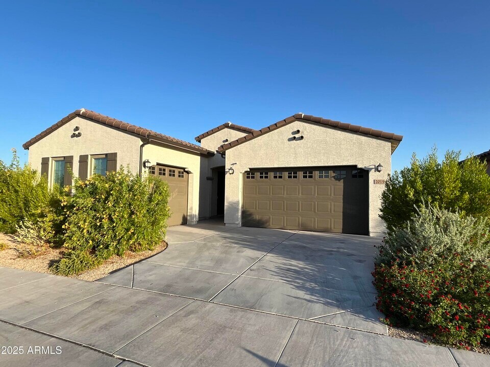 2015 W Sleepy Ranch Rd in Phoenix, AZ - Building Photo
