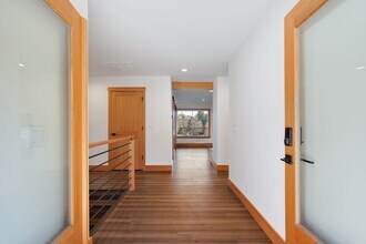 3144 Glenmorrie Dr in Lake Oswego, OR - Building Photo - Building Photo