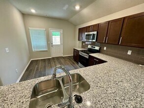 2440 N Raven Ln in Fayetteville, AR - Building Photo - Building Photo