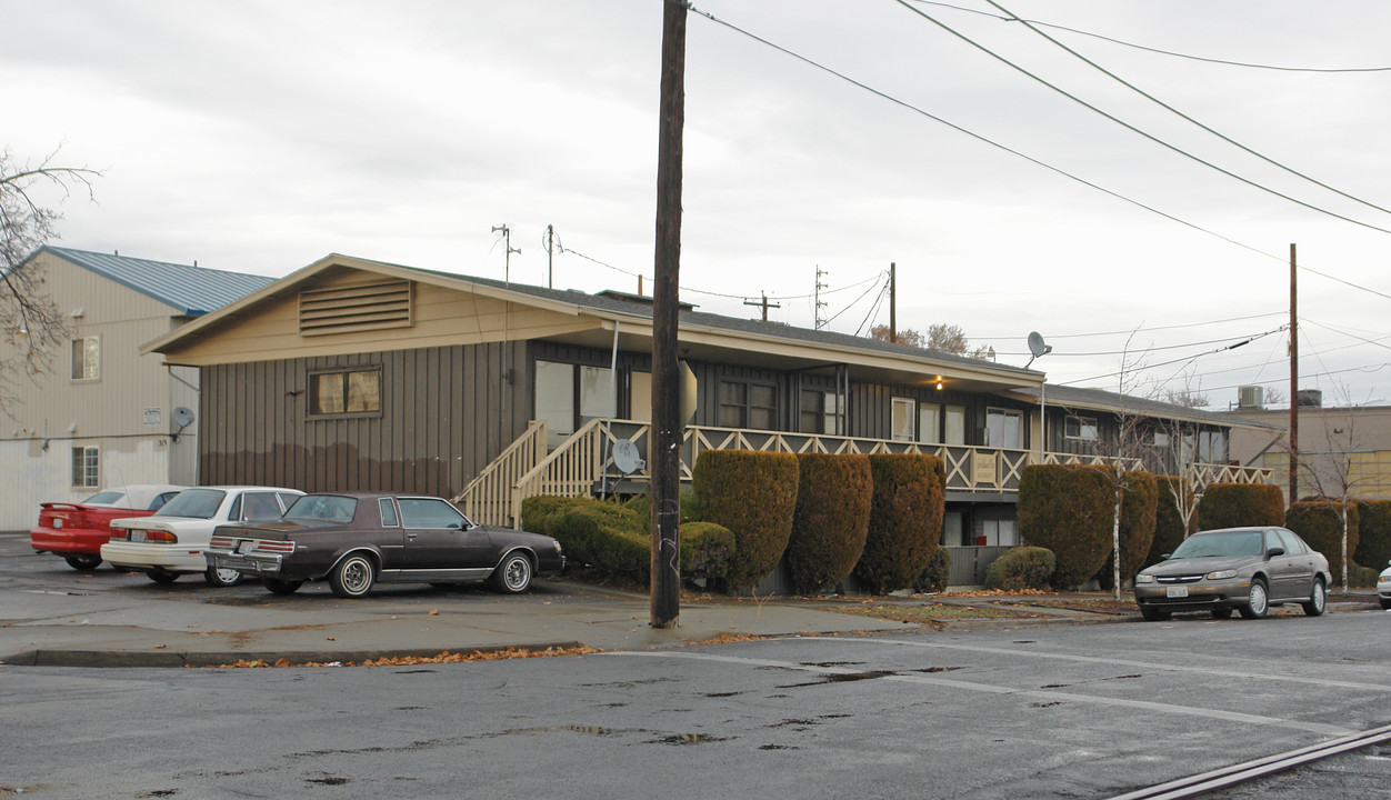 607 W Pine St in Yakima, WA - Building Photo