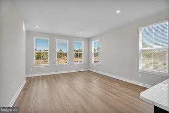 76 SAND HILLS Dr in Monroe, NJ - Foto de edificio - Building Photo
