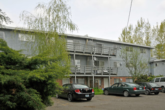 Raleigh Apartments in Portland, OR - Building Photo - Building Photo