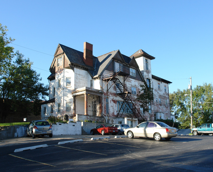 The White House Apartments in Omaha, NE - Building Photo